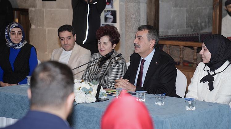 Tekin, Erzurum’da öğretmenlerle buluştu