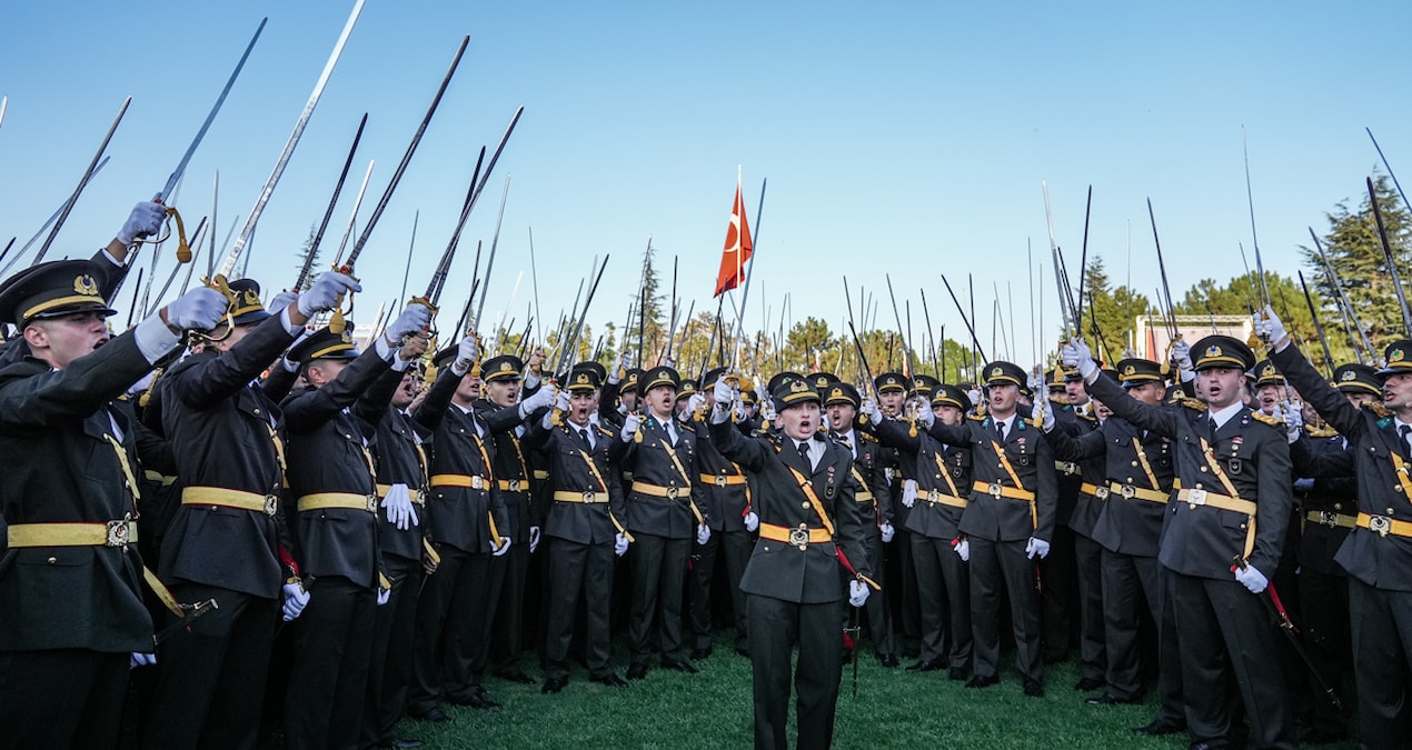 Yandaş yazardan al haberi: Selvi bu kez teğmenlerle ilgili görüşmeleri duyurdu